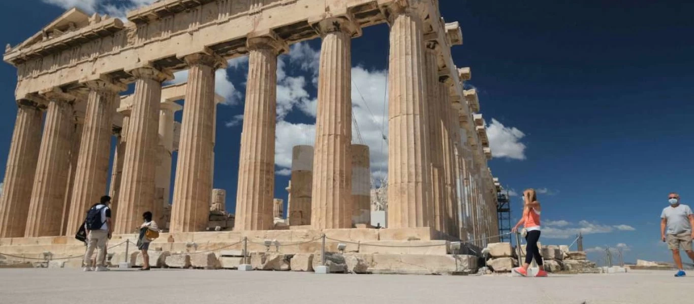 Το υπουργείο Τουρισμού επιβεβαιώνει την μετατροπή της Ακρόπολης σε πασαρέλα: Τι λέει για το αίτημα του οίκου Dior